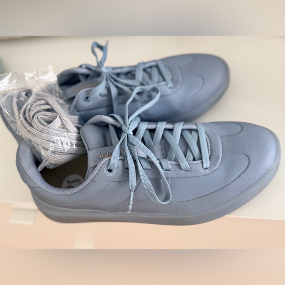 lululemon athletica Women’s Dusty Blue Low-Top Sneakers